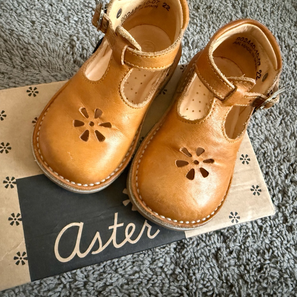 Aster shoes. Toddler US 6. European leather